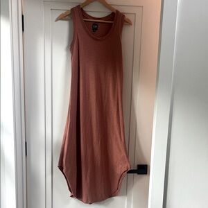 GAP Women's Sleeveless Midi Dress in Rust